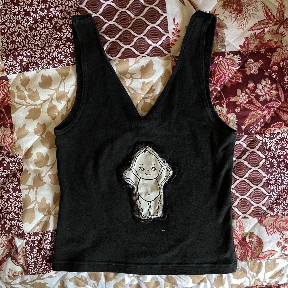 kewpie black sleeveless top